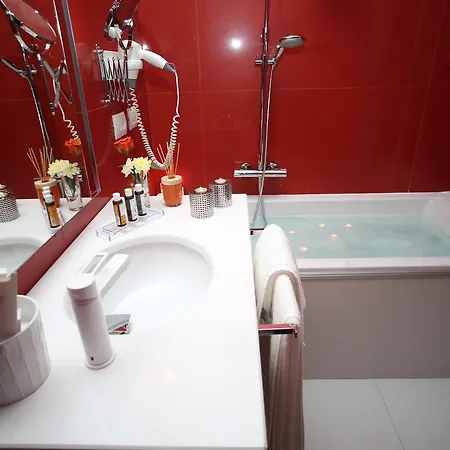 Neranxi Boutique Hotel - Ish Divina 4* 티라나