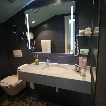 호텔 Neranxi Boutique Hotel - Ish Divina 4*