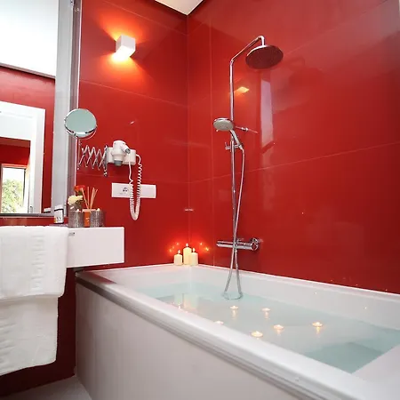 Neranxi Boutique Hotel - Ish Divina 4* 티라나